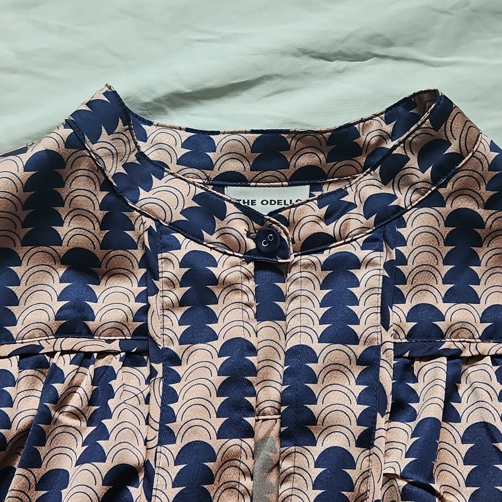 The Odells Navy and Beige Patterned Women's Top, Size M - Picture 5 of 10